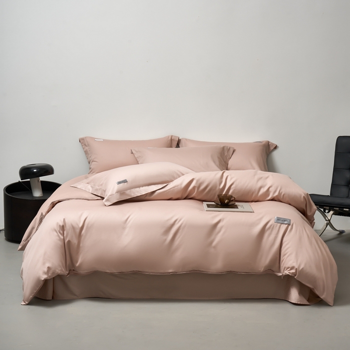 91家纺网 家纺一手货源 找家纺 秀色家纺 2025新款60支贡缎新疆长绒棉全棉纯棉三件套轻奢床品床单床笠被套床上四件套 都市-茱萸粉