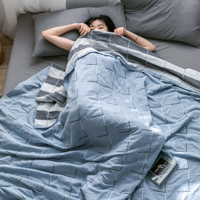 91家纺网 家纺一手货源 找家纺 朴尔家纺-毛巾被 2024新款三层水洗棉全棉纱布毛巾被 简约线条-冰蓝