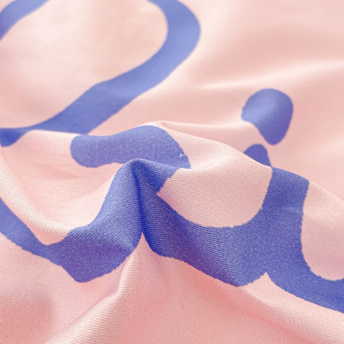 91家纺网 家纺一手货源 找家纺 孩子王（原鼎盛） 2025新款三丽鸥系列全棉活性大版印花卡通学生四件套 粉色大耳狗