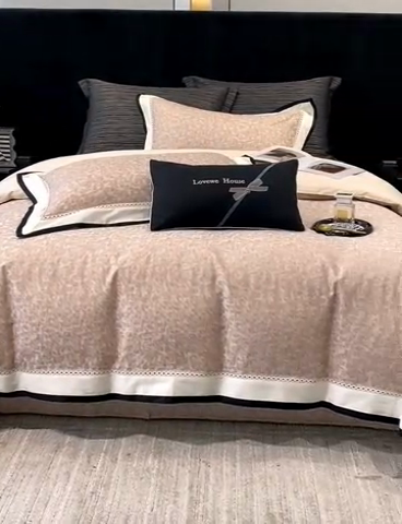 91家纺网 家纺一手货源 找家纺 2025新款50S全棉色织提花镂空轻奢款套件-爱缇菲 流年-粉