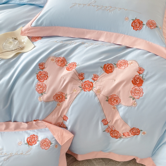 91家纺网 家纺一手货源 找家纺 绒世界 2024全棉四件套丽莎刺绣床单床笠纯棉四件套（礼盒包装） 丽莎-风铃蓝