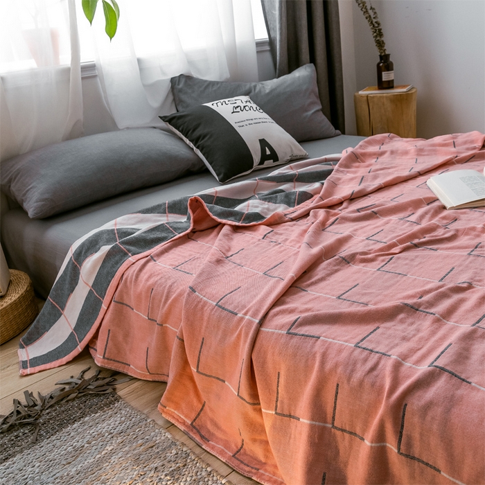 91家纺网 家纺一手货源 找家纺 朴尔家纺-毛巾被 2024新款三层水洗棉全棉纱布毛巾被 简约线条-粉