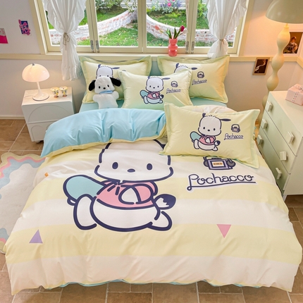 91家纺网 家纺一手货源 找家纺 孩子王（原鼎盛） 2025新款三丽鸥系列全棉活性大版印花卡通学生四件套 条纹爬恰狗