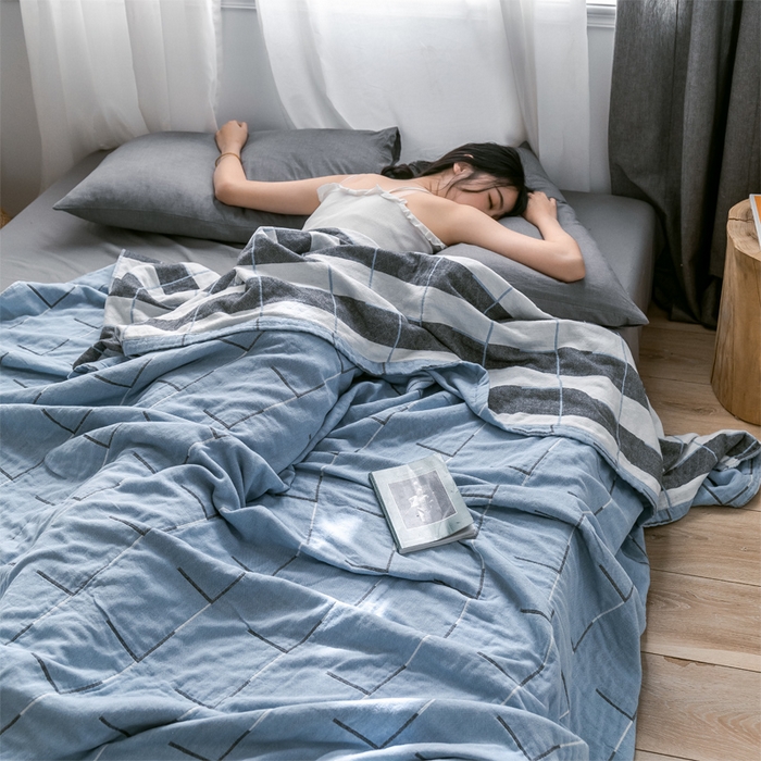 91家纺网 家纺一手货源 找家纺 朴尔家纺-毛巾被 2024新款三层水洗棉全棉纱布毛巾被 简约线条-冰蓝