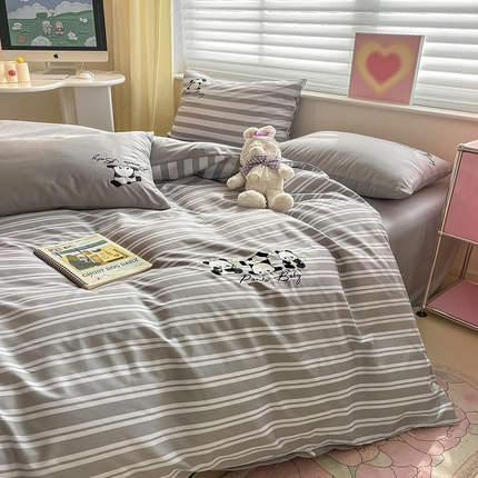 91家纺网 家纺一手货源 找家纺 2024蜜柚新品直播电商全棉13372ins博主风刺绣四件套 条纹熊猫