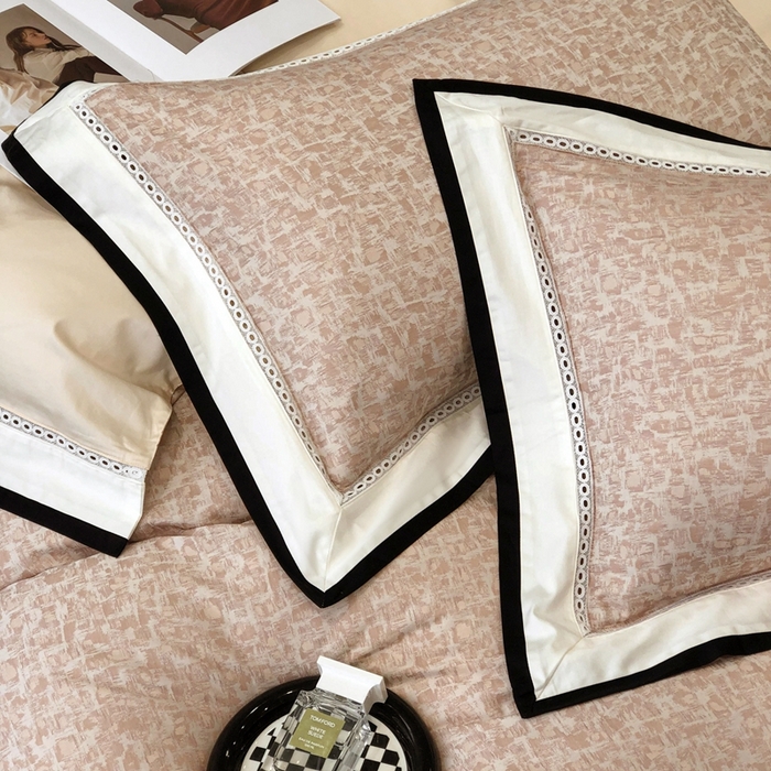 91家纺网 家纺一手货源 找家纺 2025新款50S全棉色织提花镂空轻奢款套件-爱缇菲 流年-粉