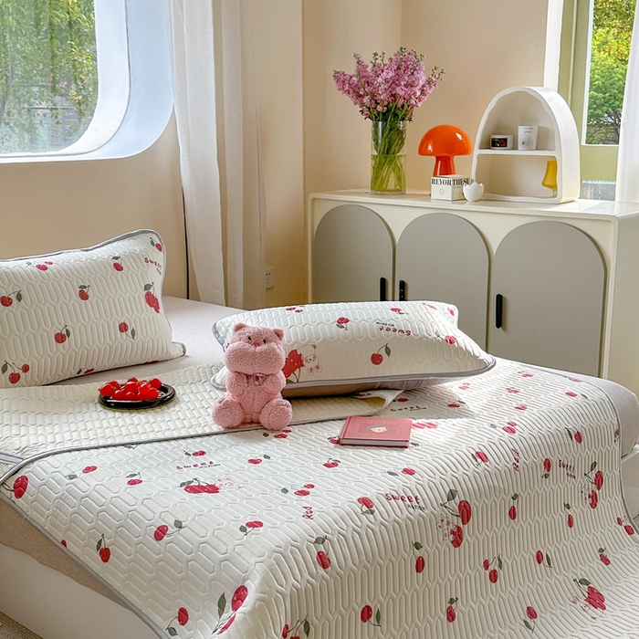 91家纺网 家纺一手货源 找家纺 慕尚家纺 2025新款ms乳胶圆网花色乳胶凉席 樱桃小兔