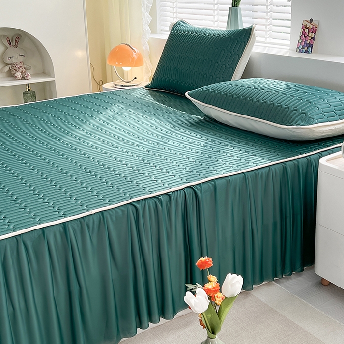 91家纺网 家纺一手货源 找家纺 爱洛 2024新款纯色床裙款乳胶凉席三件套凉感丝乳胶席 墨绿