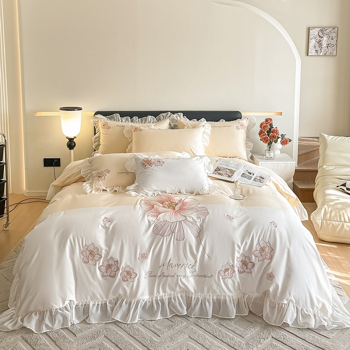 91家纺网 家纺一手货源 找家纺 绒世界 2024新款艾芙妮全棉蕾丝花边刺绣床单床笠四件套礼盒包装 芝士黄