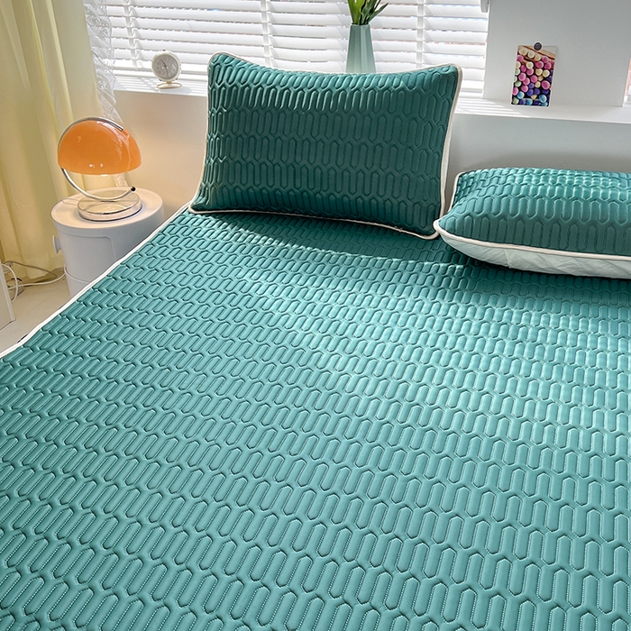 91家纺网 家纺一手货源 找家纺 爱洛 2024新款纯色床裙款乳胶凉席三件套凉感丝乳胶席 墨绿