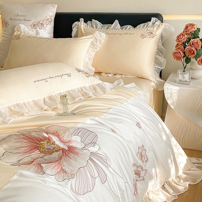 91家纺网 家纺一手货源 找家纺 绒世界 2024新款艾芙妮全棉蕾丝花边刺绣床单床笠四件套礼盒包装 芝士黄