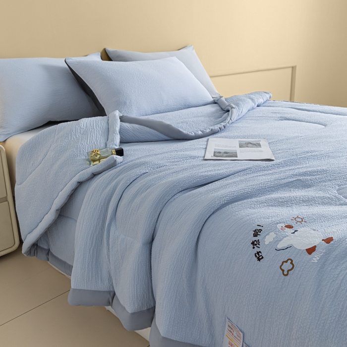 91家纺网 家纺一手货源 找家纺 梦初语 2024新款泡泡棉解压小气囊夏被 蓝色