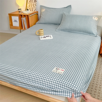 91家纺网 家纺一手货源 找家纺 圣比熊 2025新款水洗棉麻单层床笠席梦思床垫保护套床单套加枕套-简约格子小格-蓝