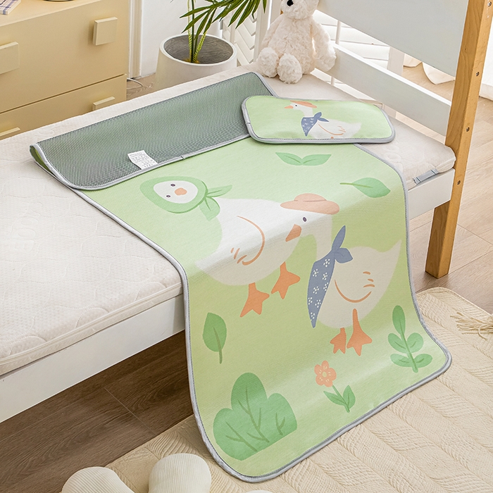 91家纺网 家纺一手货源 找家纺 欣品希家纺 2024新款A类冰丝印花儿童凉席三件套 小鸭子