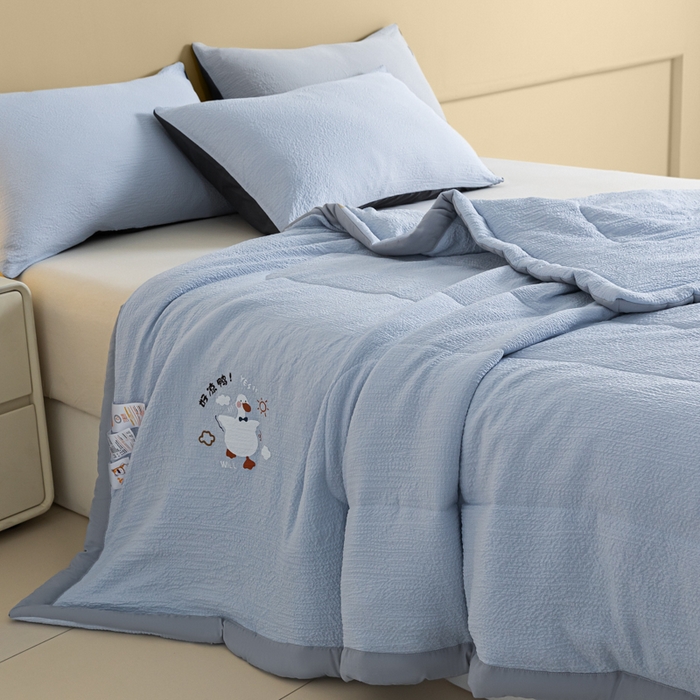 91家纺网 家纺一手货源 找家纺 梦初语 2024新款泡泡棉解压小气囊夏被 蓝色