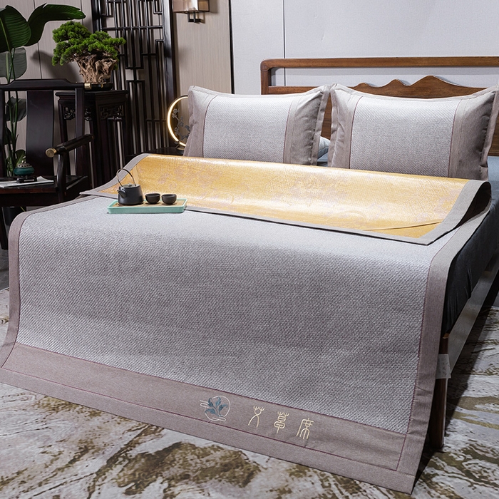 91家纺网 家纺一手货源 找家纺 青雅席业 2025新款艾草绣花工艺养生席 艾草-银灰