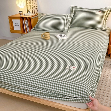 91家纺网 家纺一手货源 找家纺 圣比熊 2025新款水洗棉麻单层床笠席梦思床垫保护套床单套加枕套-简约格子小格-绿