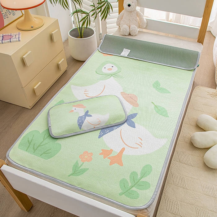 91家纺网 家纺一手货源 找家纺 欣品希家纺 2024新款A类冰丝印花儿童凉席三件套 小鸭子