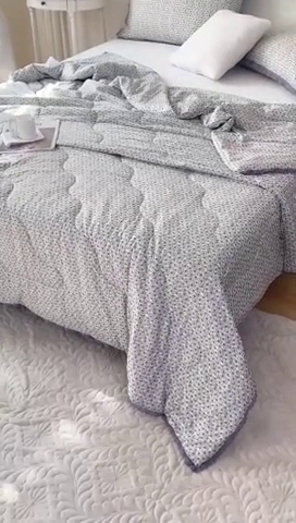 91家纺网 家纺一手货源 找家纺 有货2024新款氨纶凉感丝印花夏被空调被 紫韵