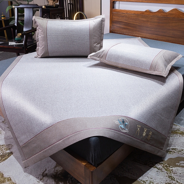 91家纺网 家纺一手货源 找家纺 青雅席业 2025新款艾草绣花工艺养生席 艾草-银灰