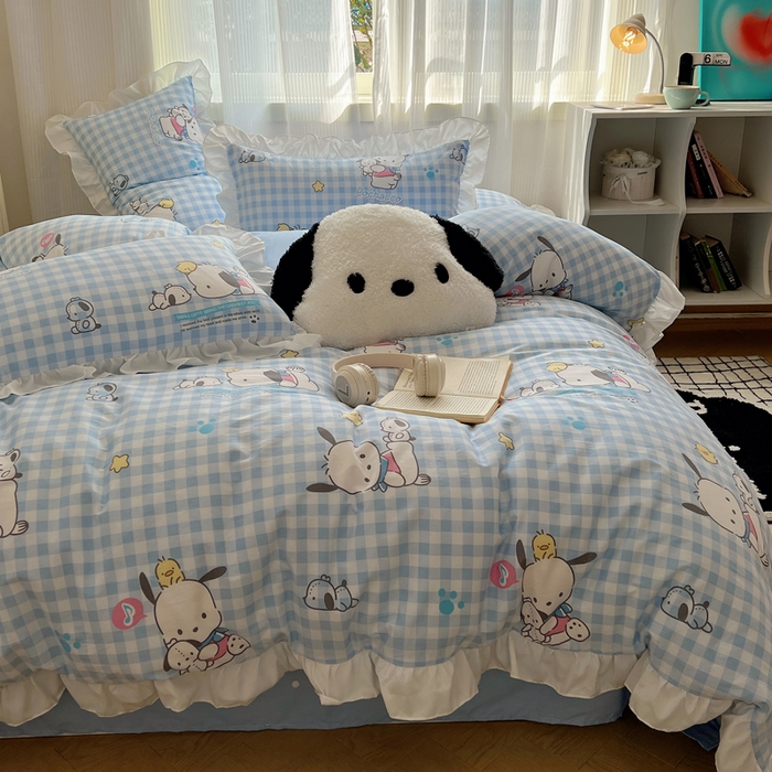 91家纺网 家纺一手货源 找家纺 三朵 2024年全棉白色花边三丽鸥系列四件套 花边-格子帕恰狗