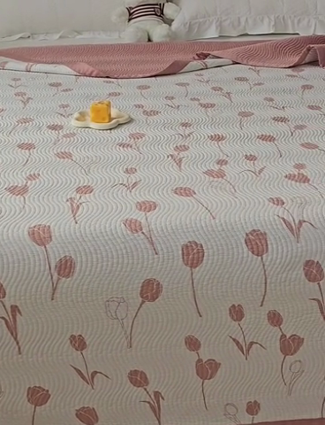 91家纺网 家纺一手货源 找家纺 OL家纺 2024新款单品天丝双面直角床盖 郁金香-红