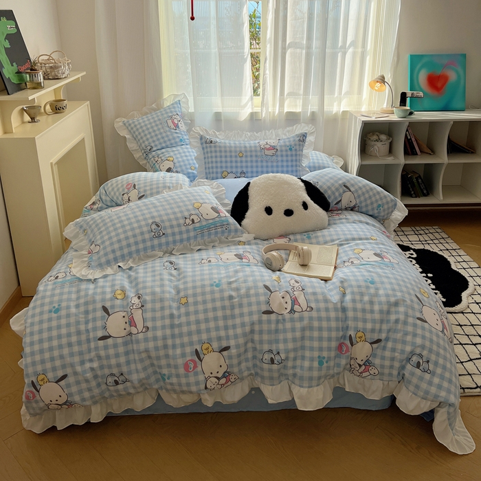 91家纺网 家纺一手货源 找家纺 三朵 2024年全棉白色花边三丽鸥系列四件套 花边-格子帕恰狗