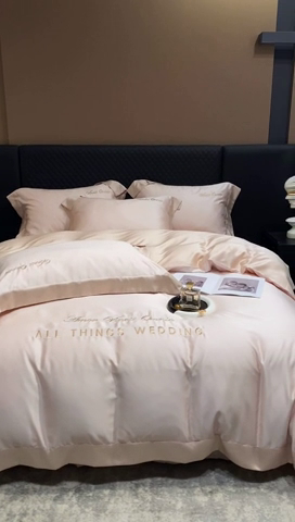 91家纺网 家纺一手货源 找家纺 优悦生活馆 2024新款永恒款冰丝刺绣四件套-风格二 永恒-裸粉