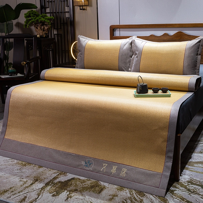 91家纺网 家纺一手货源 找家纺 青雅席业 2025新款艾草绣花工艺养生席 艾草-姜黄