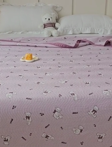 91家纺网 家纺一手货源 找家纺 OL家纺 2024新款单品天丝双面直角床盖 乖乖熊-粉