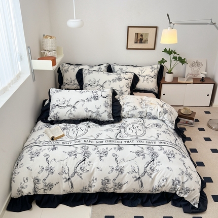91家纺网 家纺一手货源 找家纺 花伞家居 2024新款赫本系列黑白花边水洗棉四件套 香奢竹