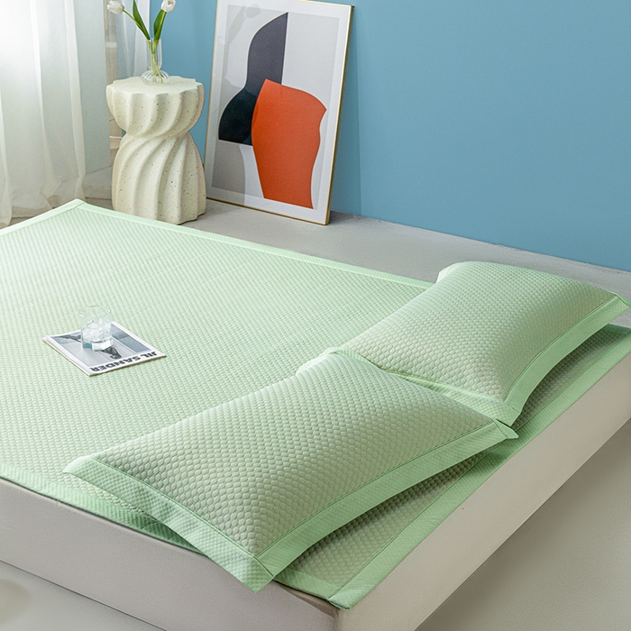 91家纺网 家纺一手货源 找家纺 青雅席业 2025新款爱心PE材质凉感丝豆豆席小清新素色无印风凉席-淡雅绿