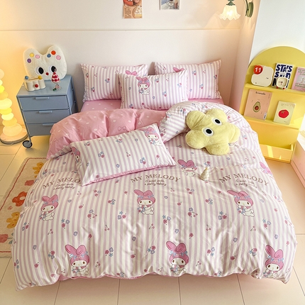 91家纺网 家纺一手货源 找家纺 三朵 2024年全棉简单款三丽鸥系列四件套 花花美乐蒂