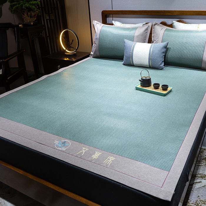 91家纺网 家纺一手货源 找家纺 青雅席业 2025新款艾草绣花工艺养生席 艾草-水绿