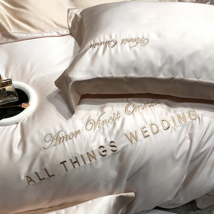 91家纺网 家纺一手货源 找家纺 优悦生活馆 2024新款永恒款冰丝刺绣四件套-风格二 永恒-裸粉