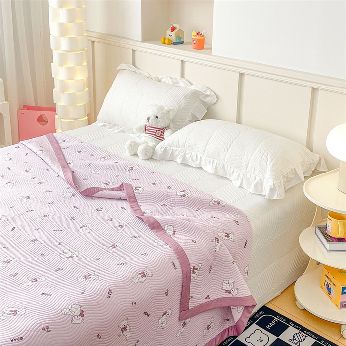 91家纺网 家纺一手货源 找家纺 OL家纺 2024新款单品天丝双面直角床盖 乖乖熊-粉