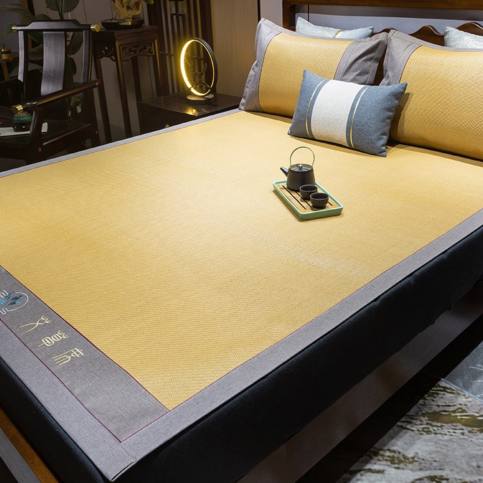 91家纺网 家纺一手货源 找家纺 青雅席业 2025新款艾草绣花工艺养生席 艾草-姜黄