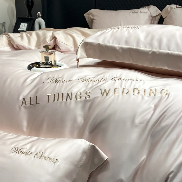 91家纺网 家纺一手货源 找家纺 优悦生活馆 2024新款永恒款冰丝刺绣四件套-风格二 永恒-裸粉