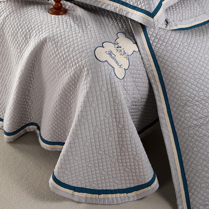 91家纺网 家纺一手货源 找家纺 OL家纺 2024新款双面天丝夏被床盖三件套-蔓花熊 浅灰