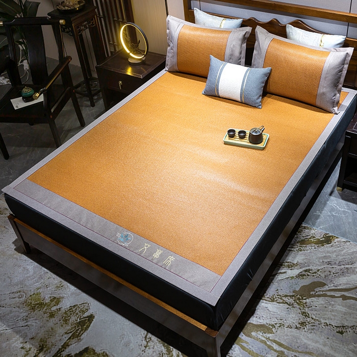 91家纺网 家纺一手货源 找家纺 青雅席业 2025新款艾草绣花工艺养生席 艾草-红棕