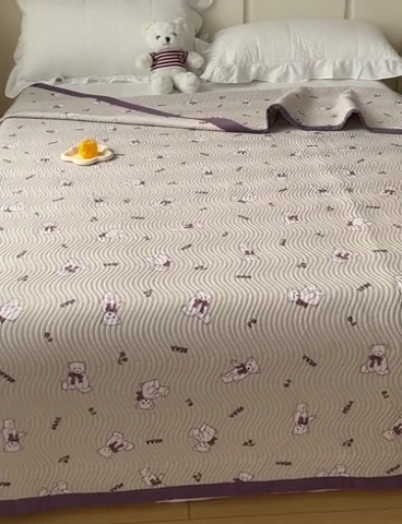 91家纺网 家纺一手货源 找家纺 OL家纺 2024新款单品天丝双面直角床盖 乖乖熊-紫