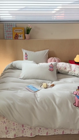 91家纺网 家纺一手货源 找家纺 柚子YOUTH 2024新款40支全棉水洗棉印+绣跑量款四件套 蛋糕小狗