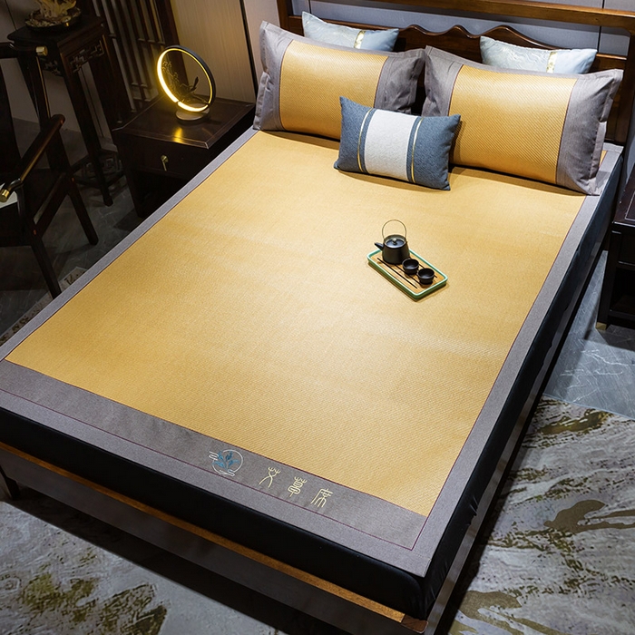 91家纺网 家纺一手货源 找家纺 青雅席业 2025新款艾草绣花工艺养生席 艾草-姜黄