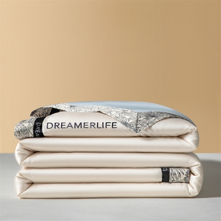 91家纺网 家纺一手货源 找家纺 笙意家纺 2025新款冰丝宽边款夏被-克里斯汀系列 克里斯汀-奶昔白+天空蓝