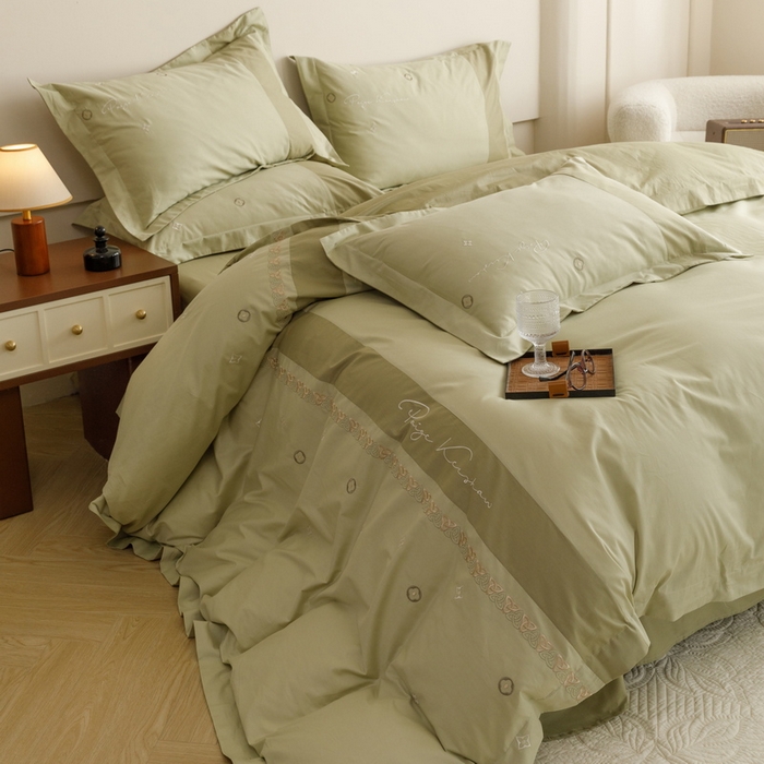 91家纺网 家纺一手货源 找家纺 艾莱家纺 2024新款A类全棉长绒棉加厚刺绣+宽边+撞色拼接四件套--春恋系列 春恋-茶香绿