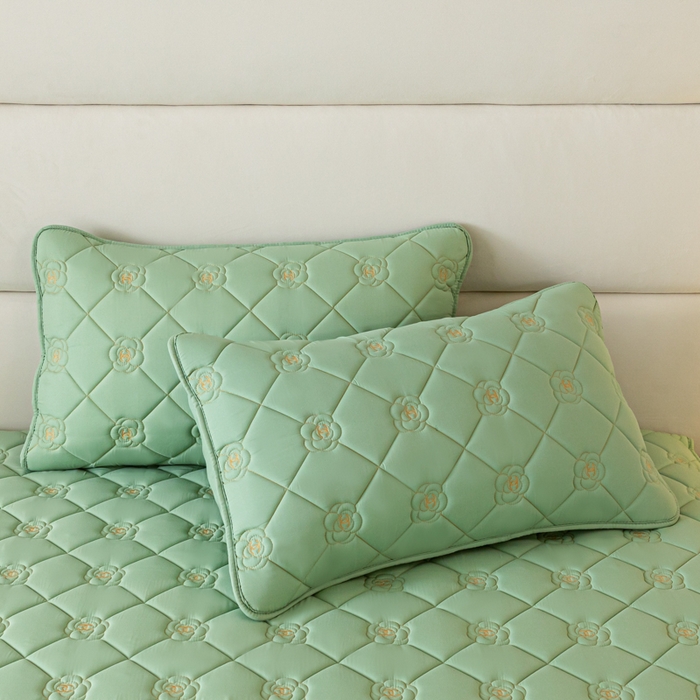 91家纺网 家纺一手货源 找家纺 鑫钰 2024新款A类原棉大豆夹棉床笠-花语 花语-时尚绿