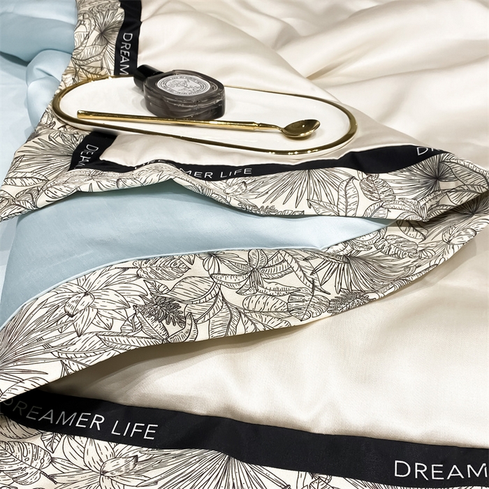 91家纺网 家纺一手货源 找家纺 笙意家纺 2025新款冰丝宽边款夏被-克里斯汀系列 克里斯汀-奶昔白+天空蓝