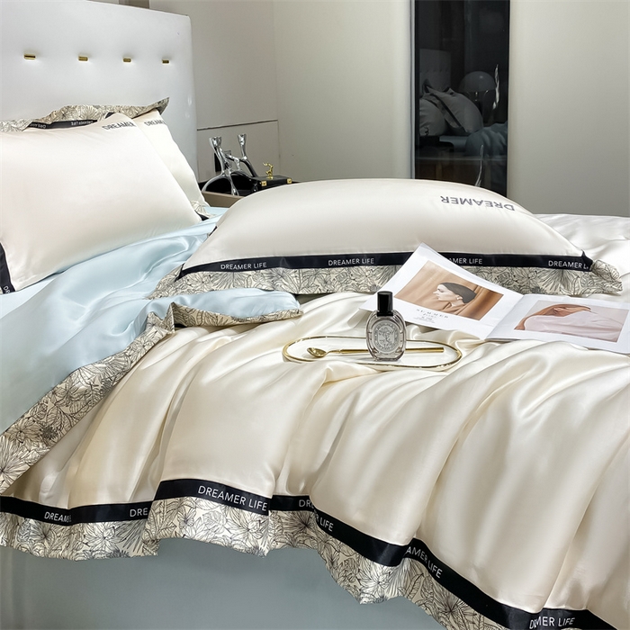 91家纺网 家纺一手货源 找家纺 笙意家纺 2025新款冰丝宽边款夏被-克里斯汀系列 克里斯汀-奶昔白+天空蓝