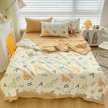 91家纺网 家纺一手货源 找家纺 可思家纺 2024新款A类泡泡纱夏被四件套 字母恐龙