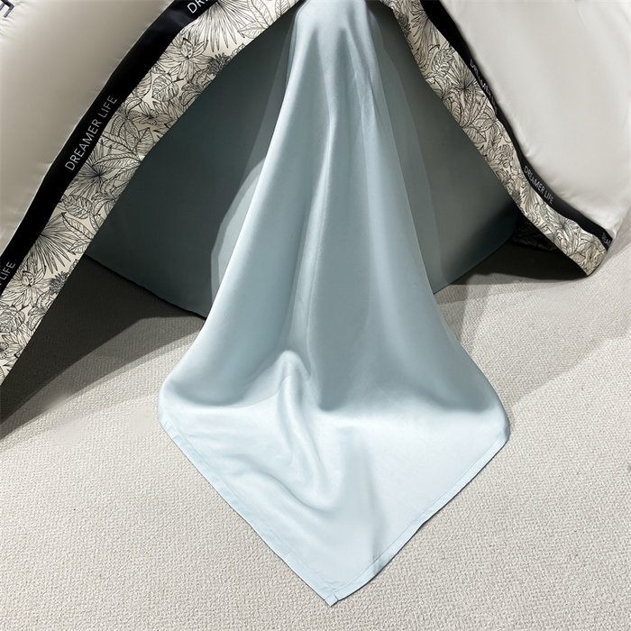 91家纺网 家纺一手货源 找家纺 笙意家纺 2025新款冰丝宽边款夏被-克里斯汀系列 克里斯汀-奶昔白+天空蓝